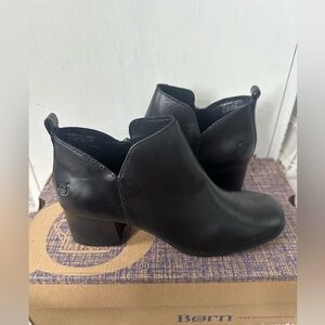 Born Aneto Black Leather Ankle Boots